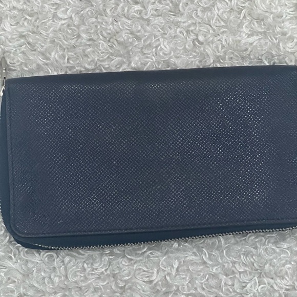 Louis Vuitton Women’s Zip Wallet - Picture 2 of 9